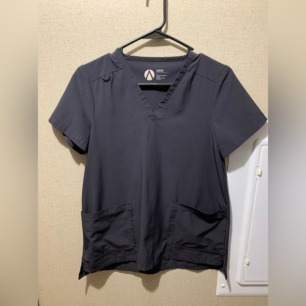 Adar scrub top